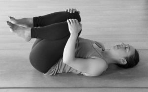 apanasana yoga pose