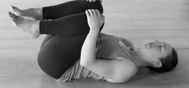 apanasana yoga pose