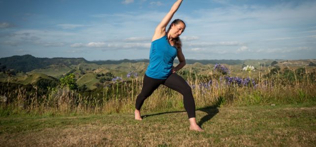 crescent lunge with side tip